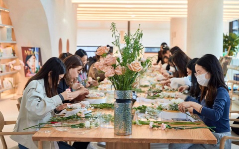 �¾��������������Ծ��ʻ����뻨��ɳ�������������ˡ�Ů��ڵ��·�ʽ��